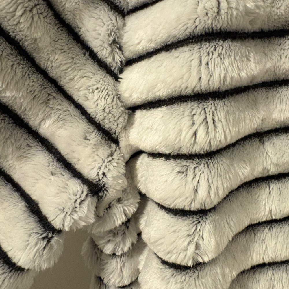 Soft fluffy pullover jacket - Picture 4 of 5